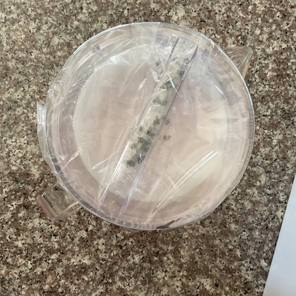 Kate Spade Lemon design Pitcher 58 oz and set of 2 cups 12 oz NIB - Picture 5 of 7